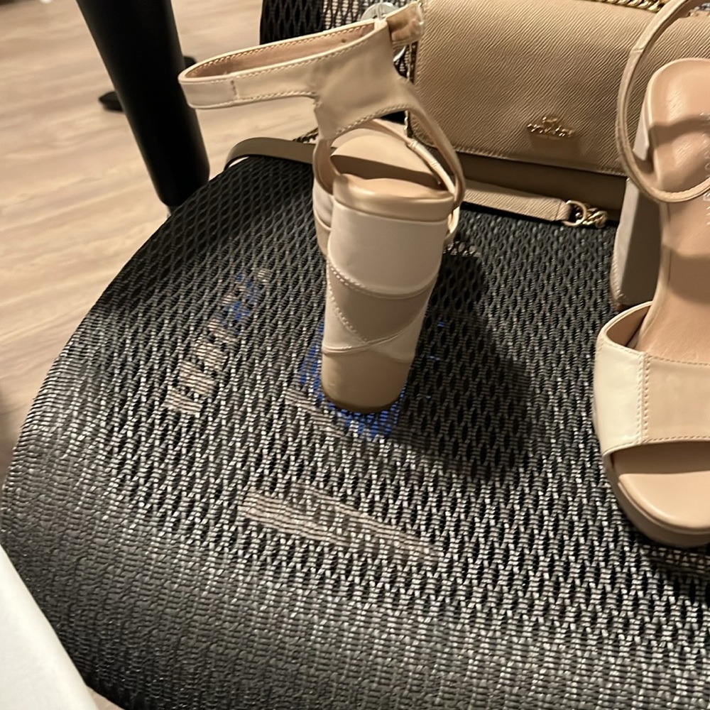 Women’s Heels - Picture 3 of 5